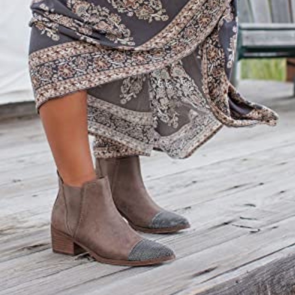 Report SZ 7 zerega ankle boot